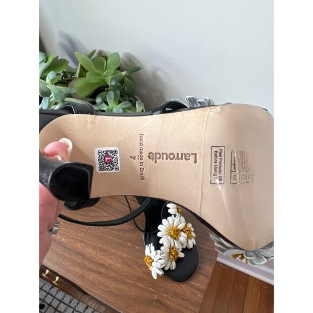 Larroudé Fiore Leather Floral Daisy Adjustable Ankle Strap Sandals Black Size: 7 - Picture 6 of 9